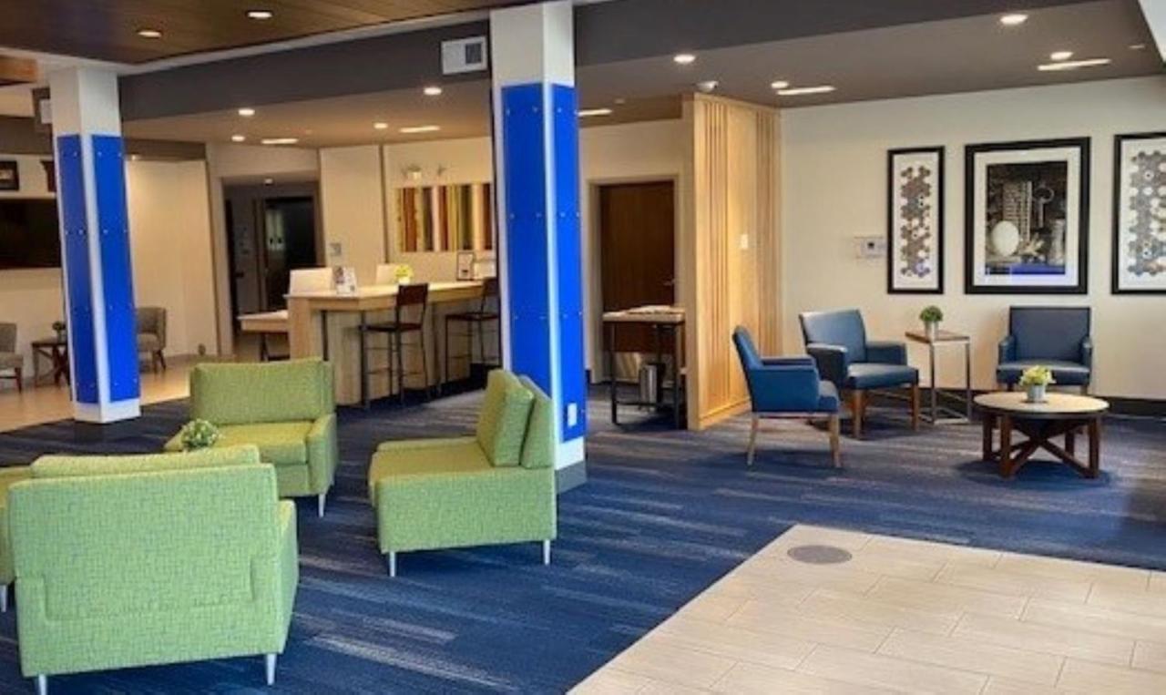 Holiday Inn Express & Suites Warrensburg North By Ihg Екстер'єр фото