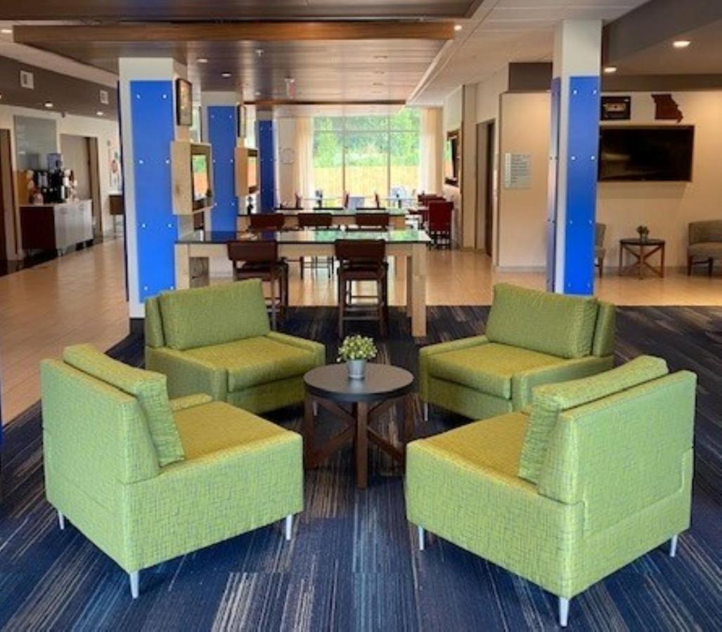 Holiday Inn Express & Suites Warrensburg North By Ihg Екстер'єр фото