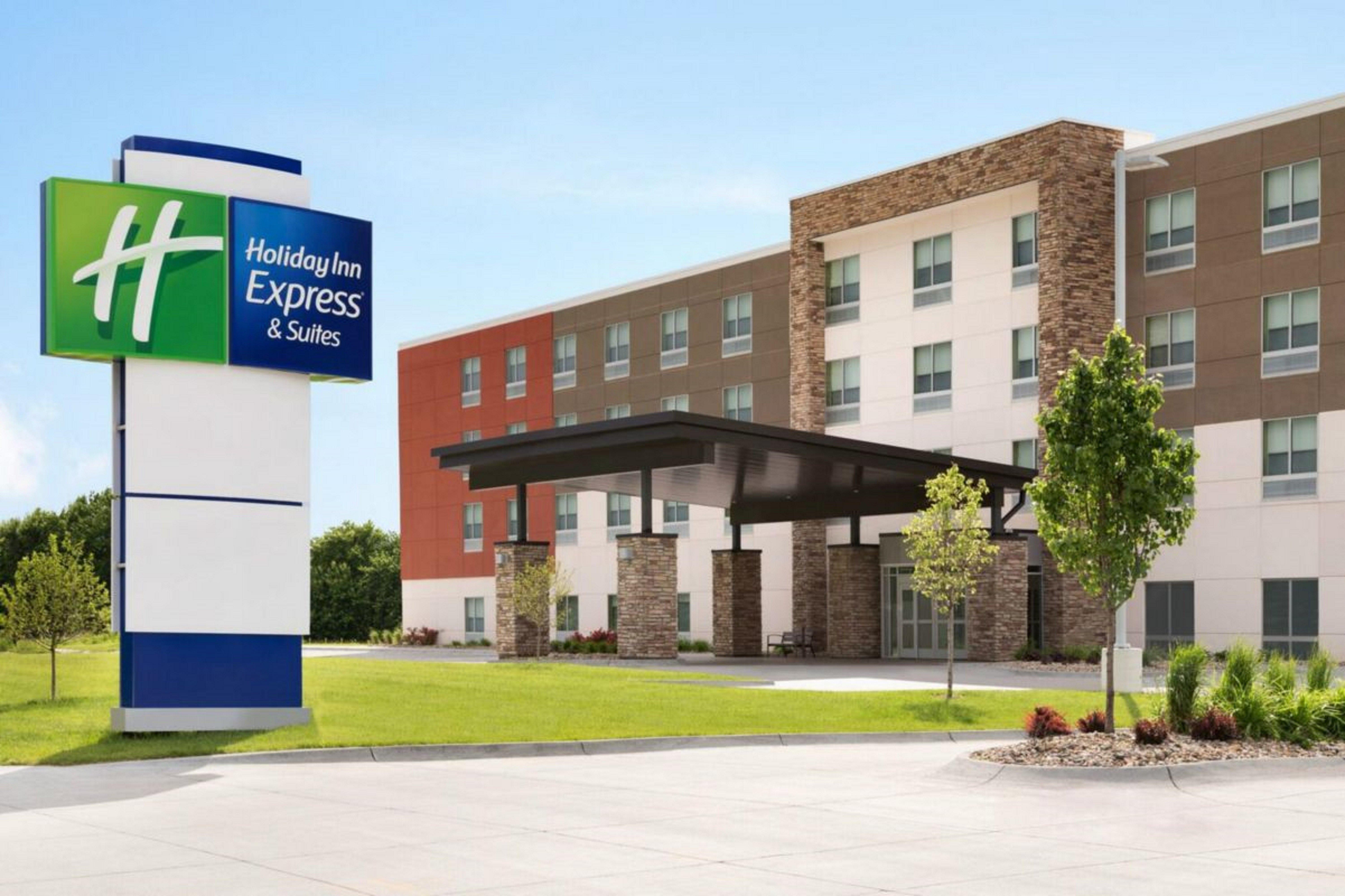 Holiday Inn Express & Suites Warrensburg North By Ihg Екстер'єр фото